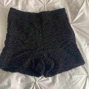 Black highwasted shorts.